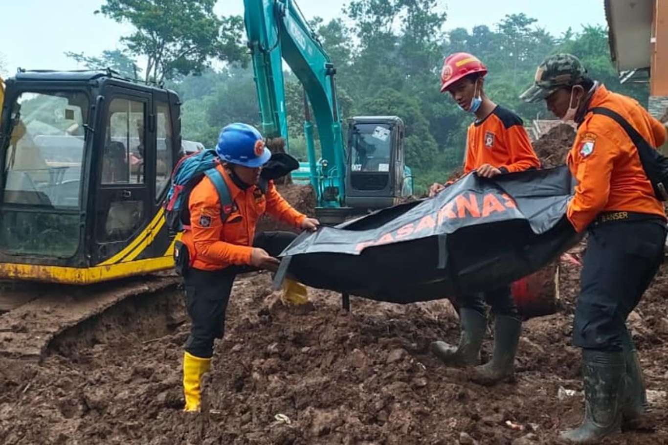 Death toll in Indonesian landslides reach 36